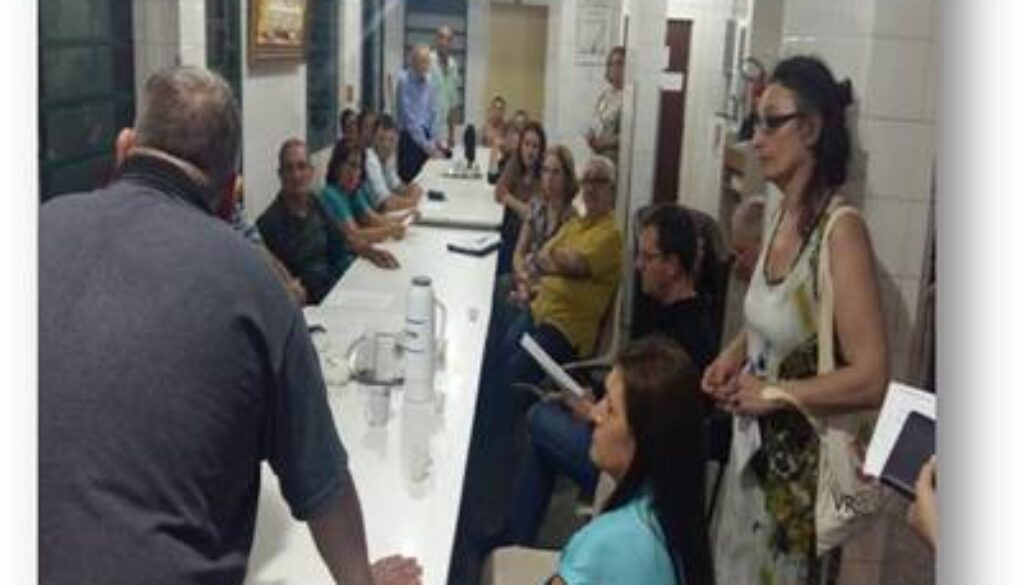Reunião sistemática com familiares